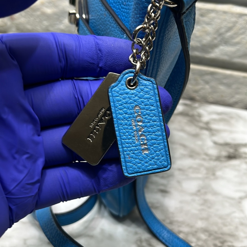 Coach 36501 Swagger Swingpack in Polished Pebble Leather Silver/Azure In EUC - Picture 3 of 16